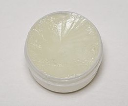 291px-White_Petrolatum1